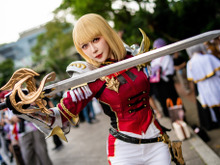 【コスプレ】「俺だけレベルアップな件」向坂雫の剣舞が絵になりすぎ!美くびれも堪能できるシルエットがまるで等身大フィギュア【写真8枚】 画像