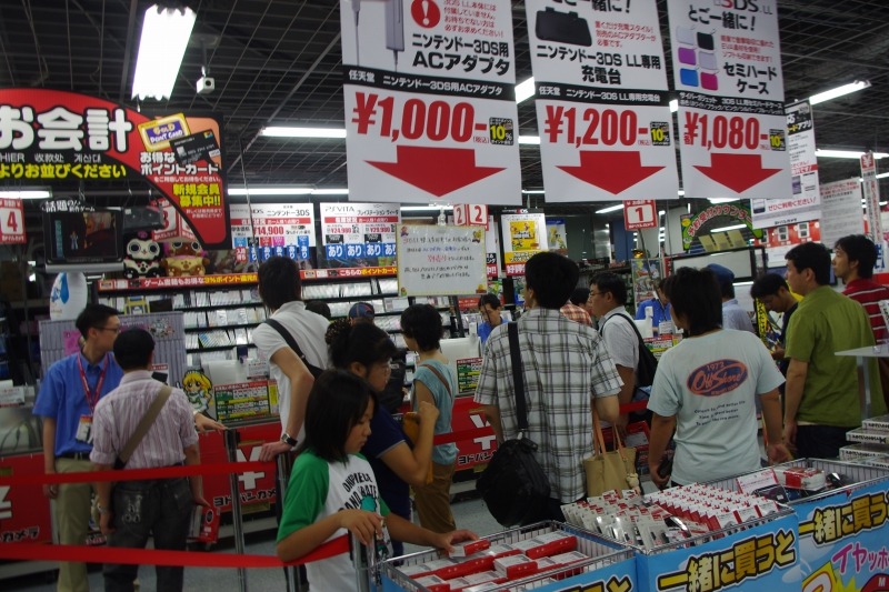 ドラクエx発売 ヨドバシakibaでは100人以上の行列 34枚目の写真 画像 インサイド