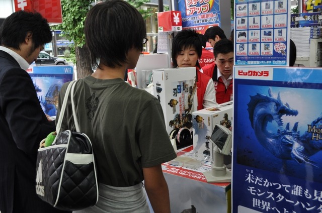 ビックカメラ有楽町では辻本プロデューサーのサイン会