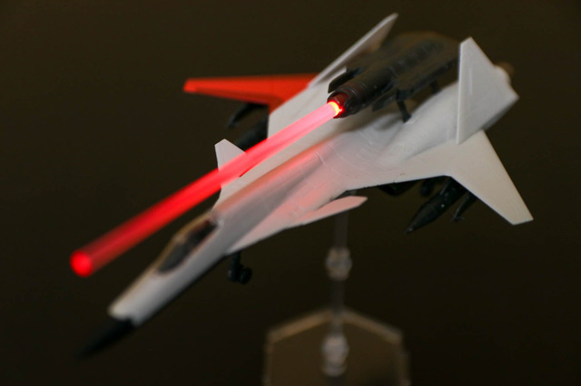 『エースコンバット』プラモデル1/144「ADFX-01」レビュー！LEDでレーザー照射表現が映える