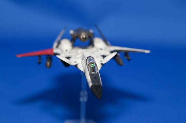 『エースコンバット』プラモデル1/144「ADFX-01」レビュー！LEDでレーザー照射表現が映える