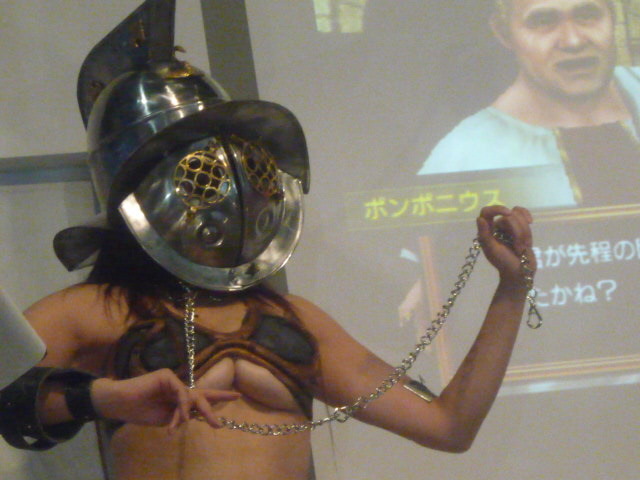【TGS2009】謎の仮面をかぶった女戦士が登場！アクワイア『剣闘士』スペシャルステージ