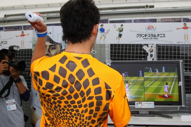 『EA SPORTS グランドスラム テニス』試遊イベントでプロテニスプレーヤー錦織 圭選手がファンと対戦！