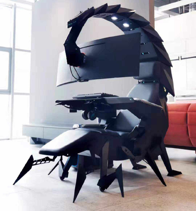 “ラスボスの椅子”と話題になった「サソリ型ゲーミングチェア」に新色が登場！圧倒的な機能を兼ね備え、お値段は約140万円