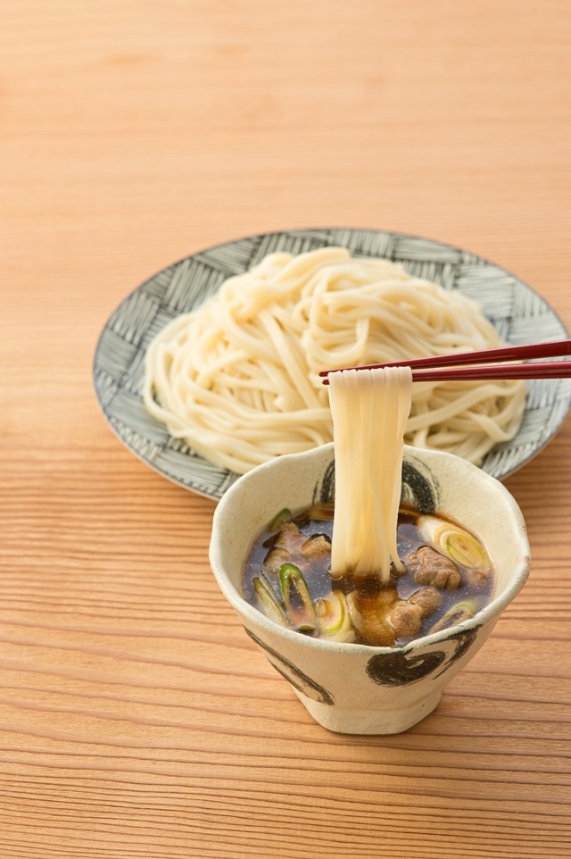 新たな埼玉名物、「肉汁うどん味ポテトチップス」が2月1日発売！麺づくりとポテチの企業がコラボ