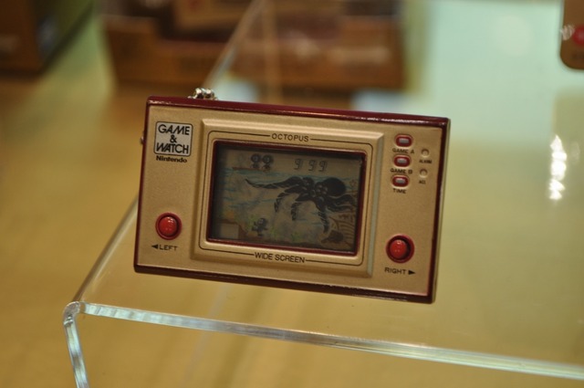 【TOYフォーラム2010】レトロゲーマー垂涎「GAME&WATCH ミニソーラーキーホルダー」