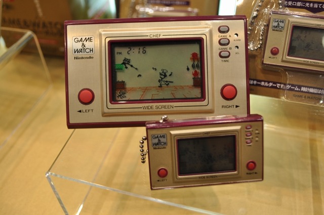 【TOYフォーラム2010】レトロゲーマー垂涎「GAME&WATCH ミニソーラーキーホルダー」