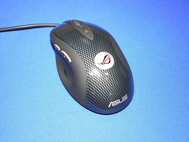 ASUSがGeForce8600mGT搭載のゲーミングノートPCを発売−マウス、キャリングバッグも付属するハイパワーマシン