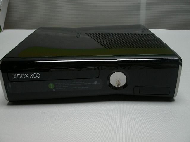 【E3 2010】これが新型Xbox360、スリムで静かに