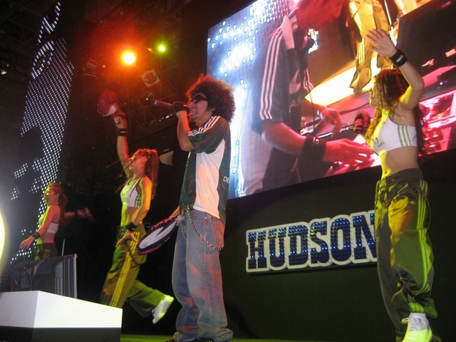 【TGS2007】ハドソンブースでは『DECASPORTA』でアイドルと高橋名人が対決！