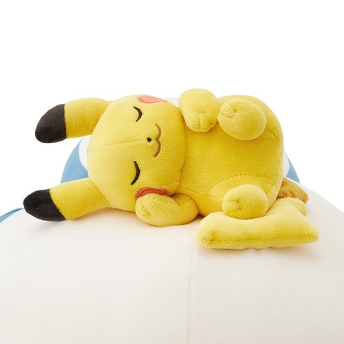 “おなかのうえ寝”をするカビゴン&ピカチュウに癒される！ポケモンたちの寝顔が可愛い、『Pokémon Sleep』新グッズが登場