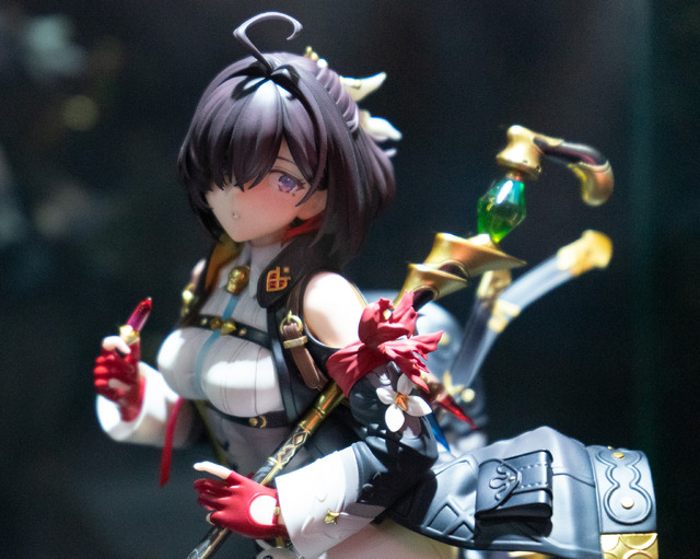 しゃがみ姿のライザを発見！「TGS2024」コーエーテクモブースに展示のフィギュアを写真でお届けー新作主人公・ユミアの造形にも注目