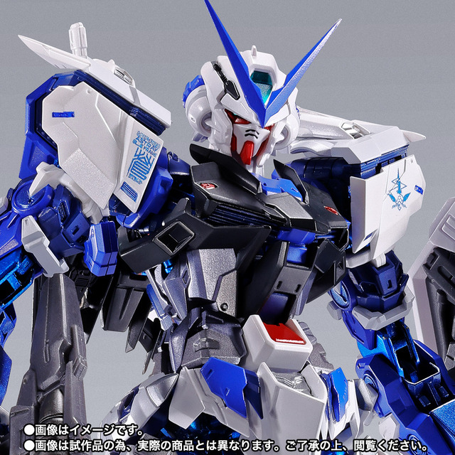 同シリーズからは今年8月に「METAL BUILD ブルーフレーム」も登場していました。