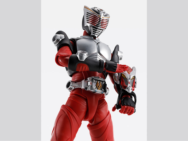 戦わなければ生き残れない！「仮面ライダー龍騎」が圧倒的な可動域でアクションフィギュア化―OPで印象的な複眼も光る