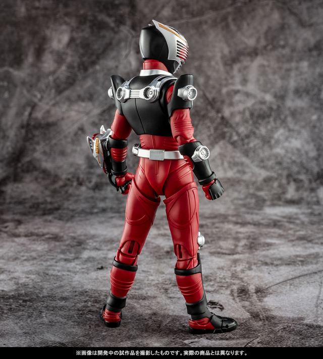 戦わなければ生き残れない！「仮面ライダー龍騎」が圧倒的な可動域でアクションフィギュア化―OPで印象的な複眼も光る