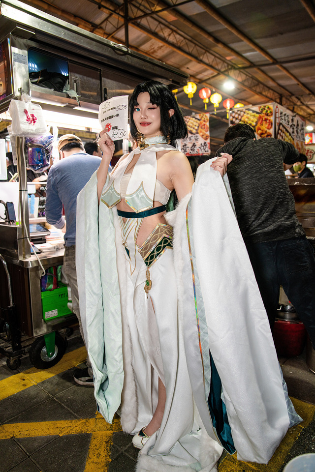 『アズールレーン』と台湾夜市のコラボに大興奮！美女コスプレイヤーが1日店長になって台湾グルメを推し売り【写真43枚】