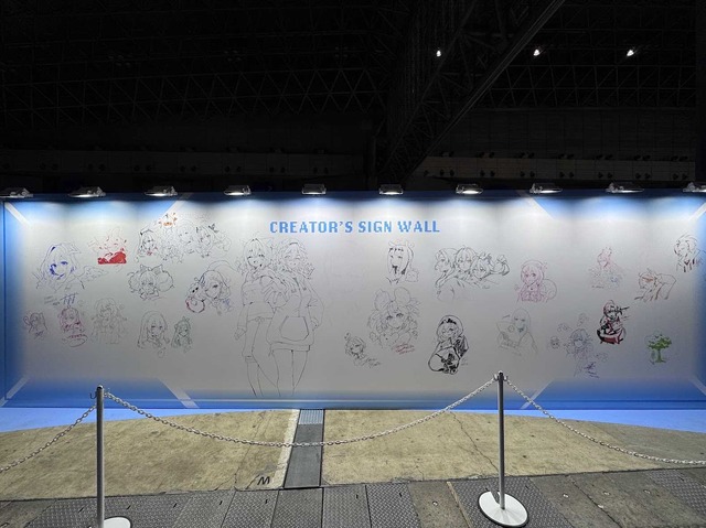 ホロライブの大イベント「hololive SUPER EXPO 2025」行った気分になるかもしれないフォトレポート―等身大フィギュアなど新グッズからメリーゴーランドも！