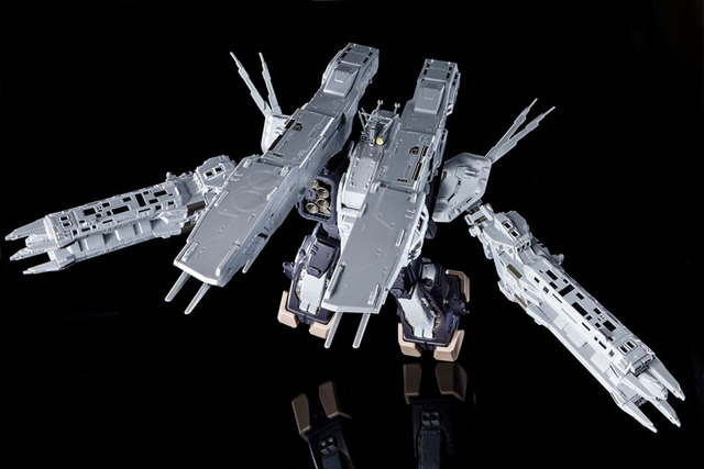 劇場版「超時空要塞マクロス」より「完全変形SDF-1 MACROSS」が再販！要塞型から強行型への変形を完全再現