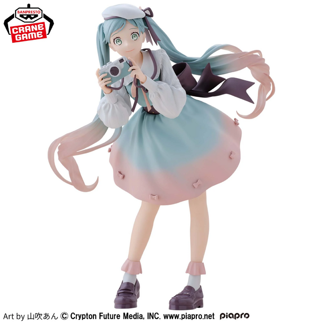 春らしいデザインが可愛い！「初音ミク」新作フィギュアがプライズで登場―カメラを構えた柔らかい雰囲気が素敵