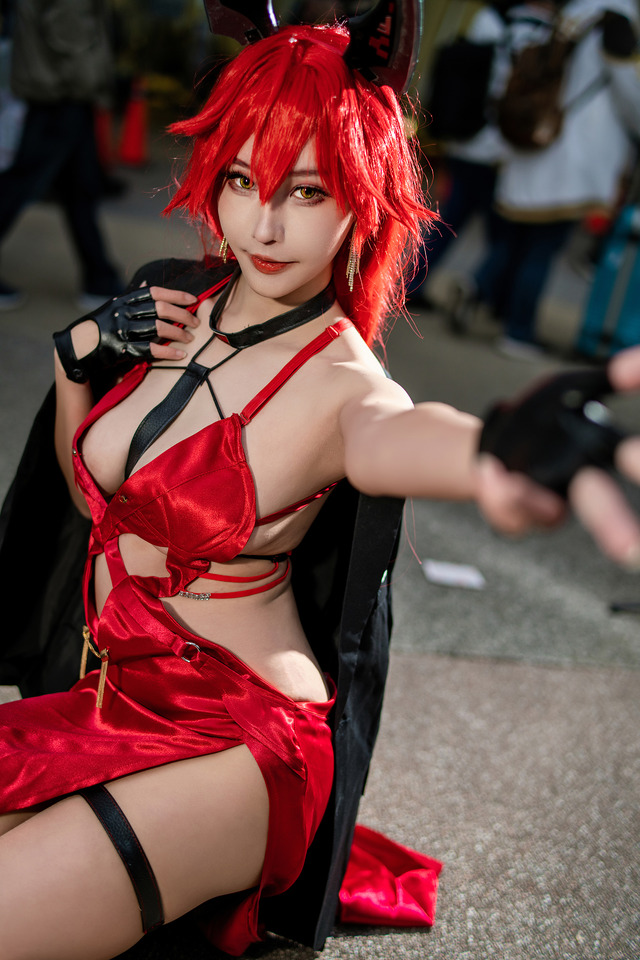 レッドフード『勝利の女神：NIKKE』／兔兔（Instagram：bunnyx0000）