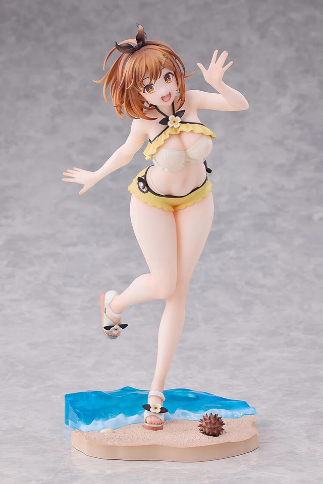ムチムチ太ももがいっぱい！アニメ『ライザのアトリエ』よりライザ、クラウディア、リラが水着フィギュア化―3人の台座は組み合わせ可能