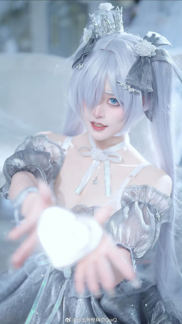 シンデレラ／比比骨骼精奇 QWQ（Weibo：比比骨骼精奇 QWQ）