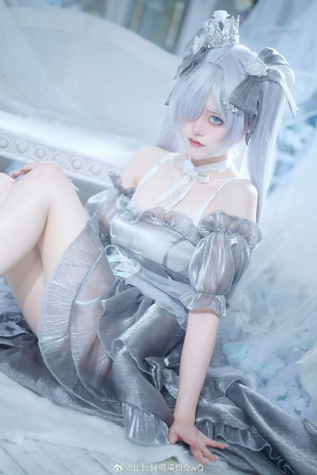 シンデレラ／比比骨骼精奇 QWQ（Weibo：比比骨骼精奇 QWQ）
