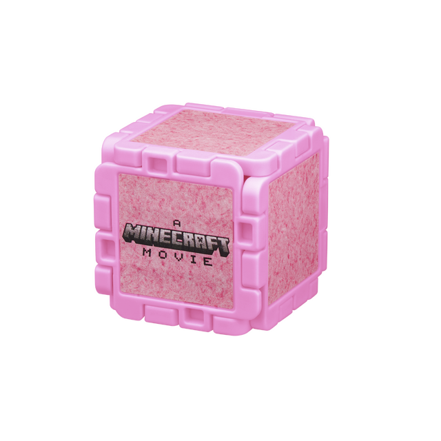 マクドナルドにて、映画「マイクラ」と「ちいかわ」のハッピーセットが期間限定で販売！ハチワレたちも歴代クルーのユニフォーム姿に