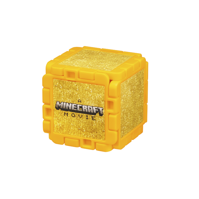 マクドナルドにて、映画「マイクラ」と「ちいかわ」のハッピーセットが期間限定で販売！ハチワレたちも歴代クルーのユニフォーム姿に