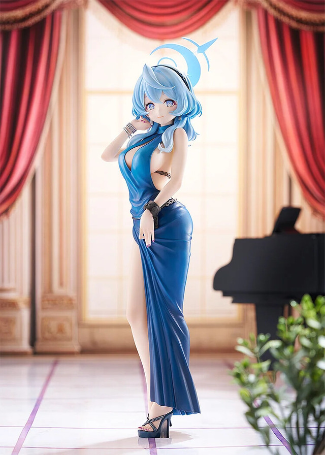 セクシーすぎるドレス衣装…！『ブルアカ』より「アコ」が1/7スケールフィギュア化ー大胆に見えた背中や綺麗なスリットなど見応えたっぷり