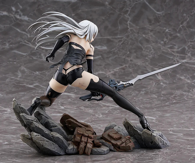 激しい戦闘の中で魅せるふともも！「ニーアオートマタ」より「A2」が立体化―躍動感あるポージングで四〇式戦術刀を構える