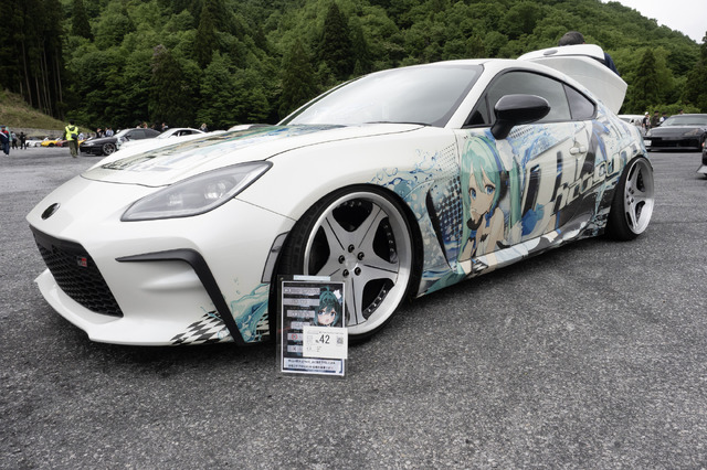 人気ゲーム/アニメ、VTuberまで痛車＆痛バイク総勢150台が集結！キャラクターとクルマへの愛で溢れた奥伊吹を取材【ARCChampionship 2025フォトレポ】