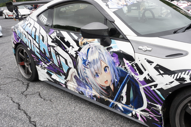 ガルウィングの湊あくあ＆紫咲シオンがイカす！「ホロライブ」「にじさんじ」など奥伊吹に集まったVTuber痛車まとめ【ARCChampionship 2025フォトレポ】