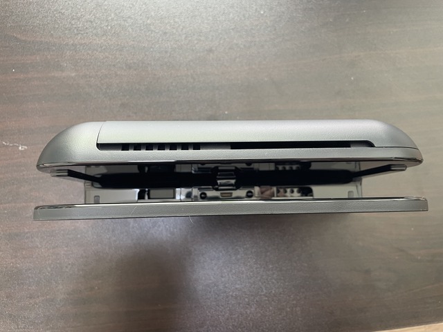 待望の「ニンテンドースイッチ2」開封の儀！大きいけど手に馴染むハードウェア、初代スイッチとのサイズも比べてみた