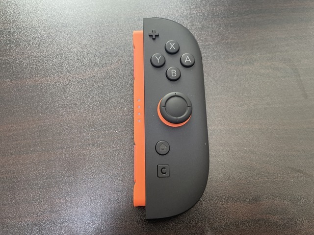 待望の「ニンテンドースイッチ2」開封の儀！大きいけど手に馴染むハードウェア、初代スイッチとのサイズも比べてみた