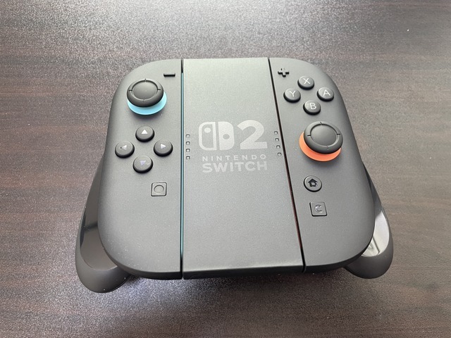 待望の「ニンテンドースイッチ2」開封の儀！大きいけど手に馴染むハードウェア、初代スイッチとのサイズも比べてみた