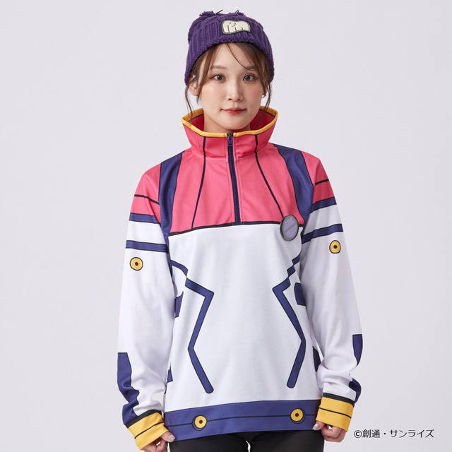 モデルさんの着こなす姿がかなりマチュ！「ガンダム ジークアクス」マチュの制服ニットやパイロットスーツがアパレルグッズ化
