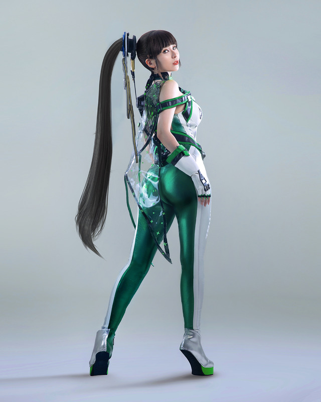 イヴ／Larissa Rochefort（X：@larochefort11）