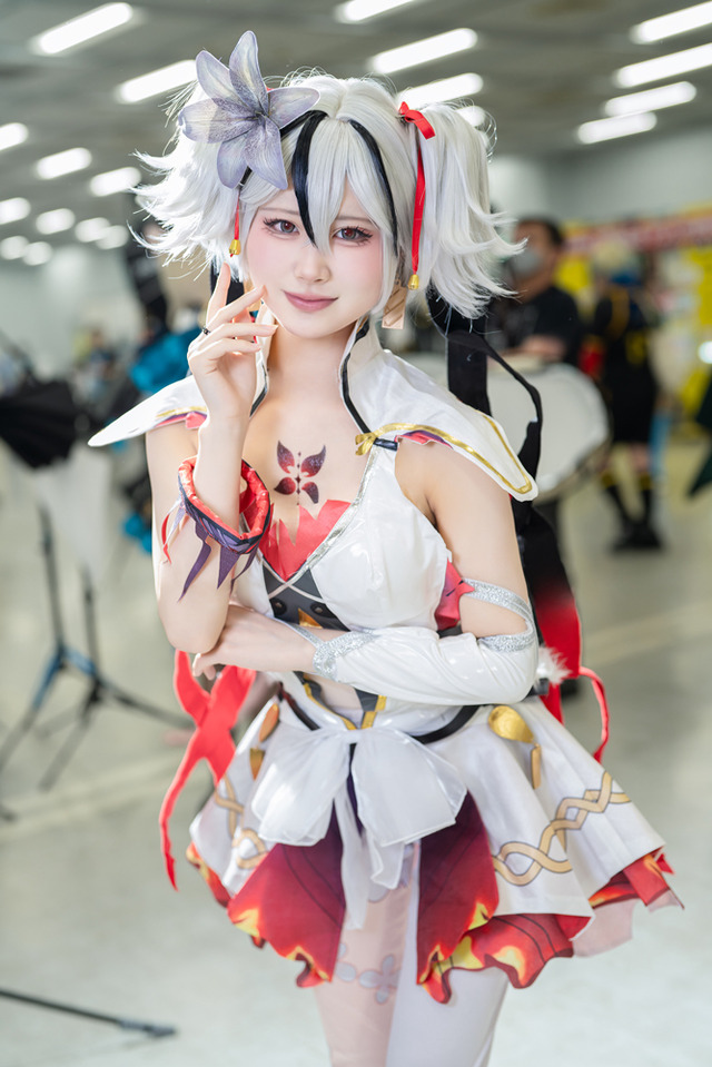 ツバキ『鳴潮』／くろ（X：@kgyun_cos）