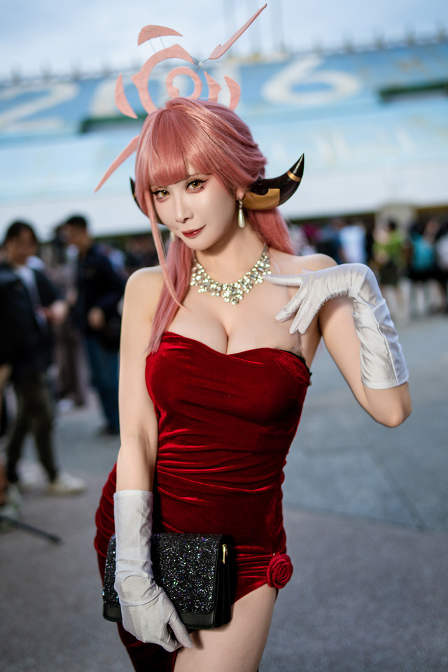 陸八魔アル『ブルーアーカイブ』／小律（Instagram：ritsuoxo、X：@ritsu_OxO）