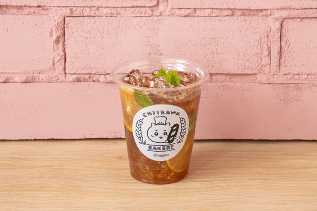ひやけしちゃった…「ちいかわベーカリー」夏仕様のメニューが期間限定発売！パンになったキャラクターの可愛いノベルティにも注目