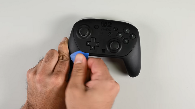 「スイッチ2」純正プロコン、やっぱり「ドリフト」悩まされそう？海外修理チャンネルからみる