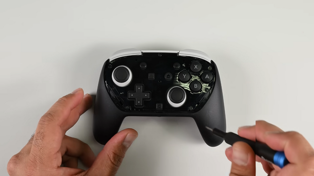 「スイッチ2」純正プロコン、やっぱり「ドリフト」悩まされそう？海外修理チャンネルからみる