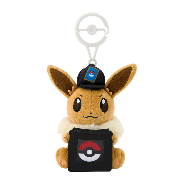 ピカチュウと『ポケカ』を一緒に飾れる！ 可愛い“ぬいぐるみ”が7月18日発売―イーブイ、ミュウもラインナップの便利アイテム