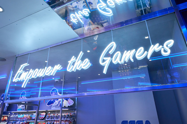 セガ、渋谷に公式ストア「SEGA STORE TOKYO」出店！限定デザインのソニックが展示の新店舗に突撃―COO・内海州史氏も登壇のオープニングセレモニーをレポート