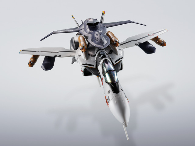 「マクロスゼロ」より、若き日のロイ・フォッカーが駆る「VF-0S」が最強装備で再登場！シリーズお馴染みの三段変形もバッチリ