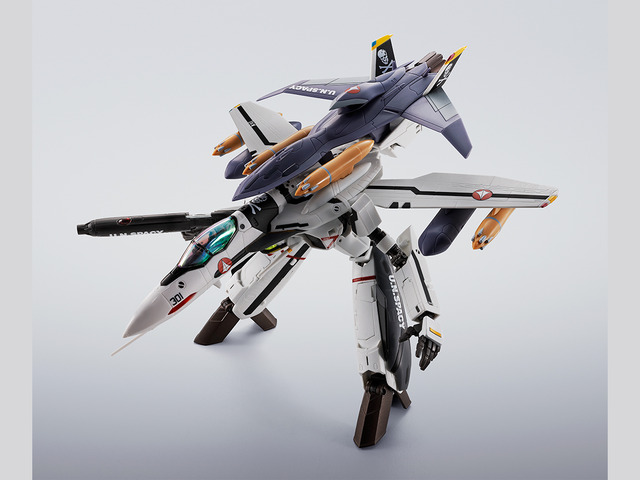 「マクロスゼロ」より、若き日のロイ・フォッカーが駆る「VF-0S」が最強装備で再登場！シリーズお馴染みの三段変形もバッチリ