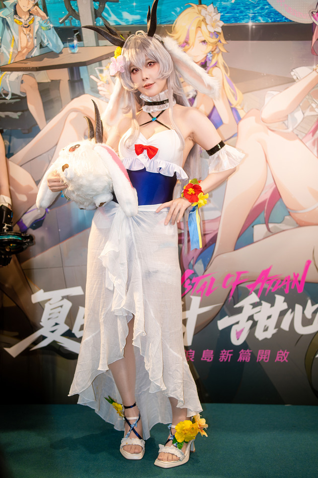 ブレードメイデン（水着ver.）『クリスタル・オブ・アトラン』／Banrcosplay（X：@banbanr233）【企業ブース】
