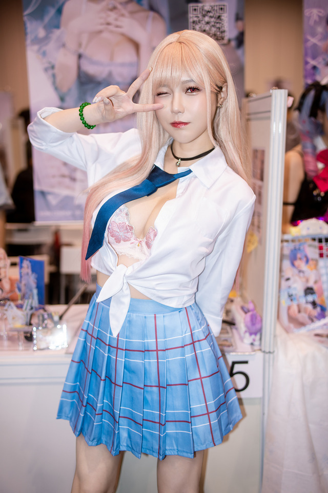 喜多川海夢「その着せ替え人形は恋をする」／Rumi（Instagram：rumiibabe）【サークル参加】