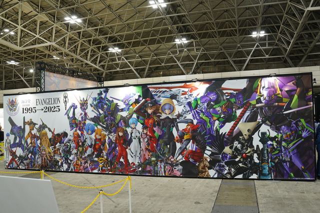 綾波レイ、アスカの大型造形物も！「エヴァワンフェス」珠玉の作品が大集結、放送30周年を記念した特別コラボ企画の様子をお届け【WF2025夏】